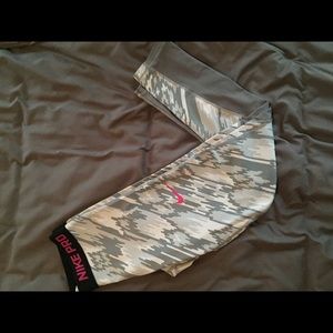Nike Pro capris